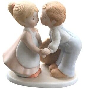 Homco Vintage Circle of Friends Masterpiece Porcelain -First Kiss 1991